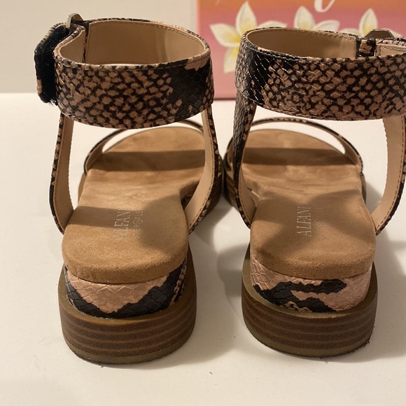 Alfani Step 'N Flex Cherryll Sliver Flatform Wedge Sandals | Size 5 - Picture 5 of 8